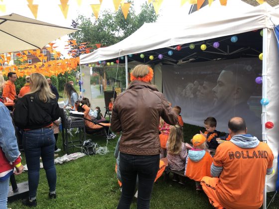 [VIDEO] RijswijkBuiten ziet Nederland winnen samen met de hele buurt