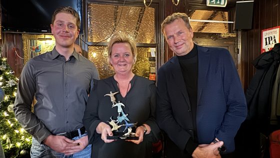 [VIDEO] Rietbroek wint ondernemersprijs tijdens VVD Oliebollentreffen