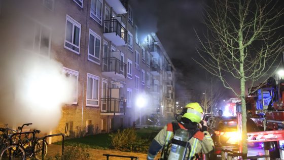 Brand in meerdere portiekwoningen: bewoners gered door brandweer Van Dijcklaan Rijswijk