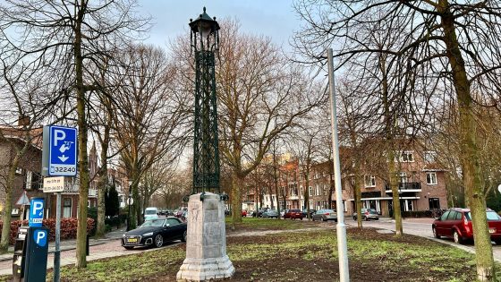 Monumentale Wilheminalantaarn is verhuisd naar het Ruysdaelplein