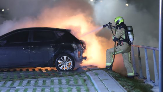 Auto total-loss na aangestoken brand