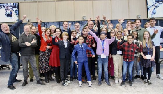 [VIDEO] De kinderrechtenambassadeurs van Rijswijk nemen de raadszaal over
